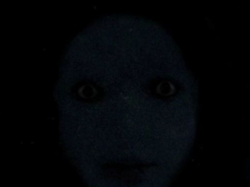 仄暗いその隙間からの画像